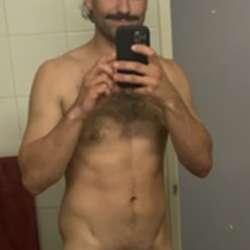 Aussie28's Chat & Dating Profile